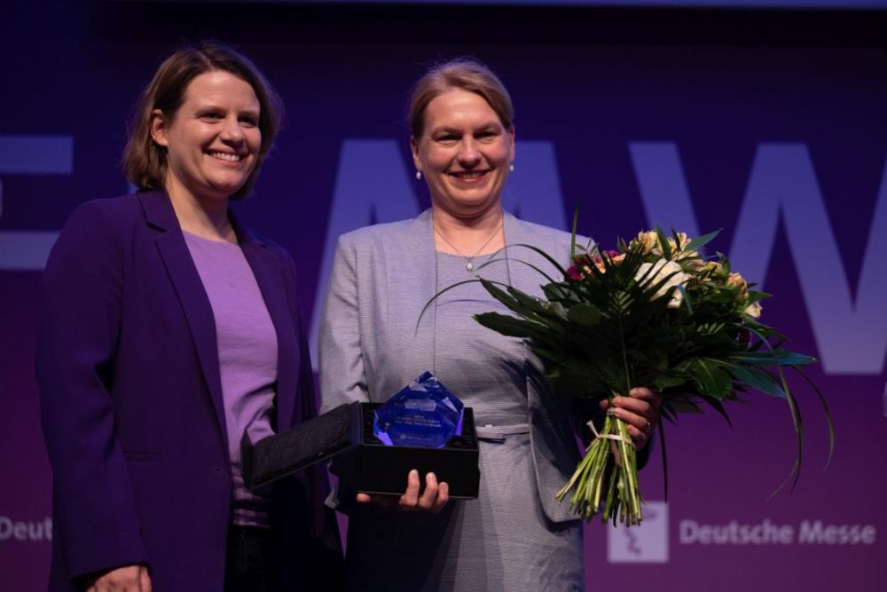 Empowering Women in STEM: Yvonne Groth Honored at HANNOVER MESSE
